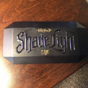 Kat Von D eyeshadow in plum